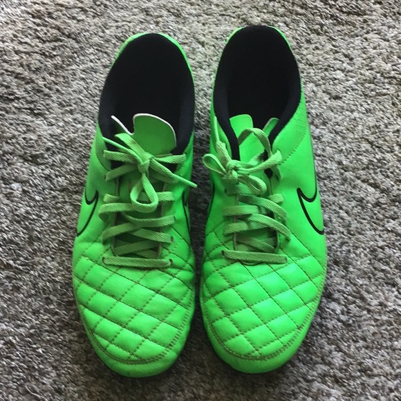 Nike Tiempo soccer shoes - Picture 1 of 11
